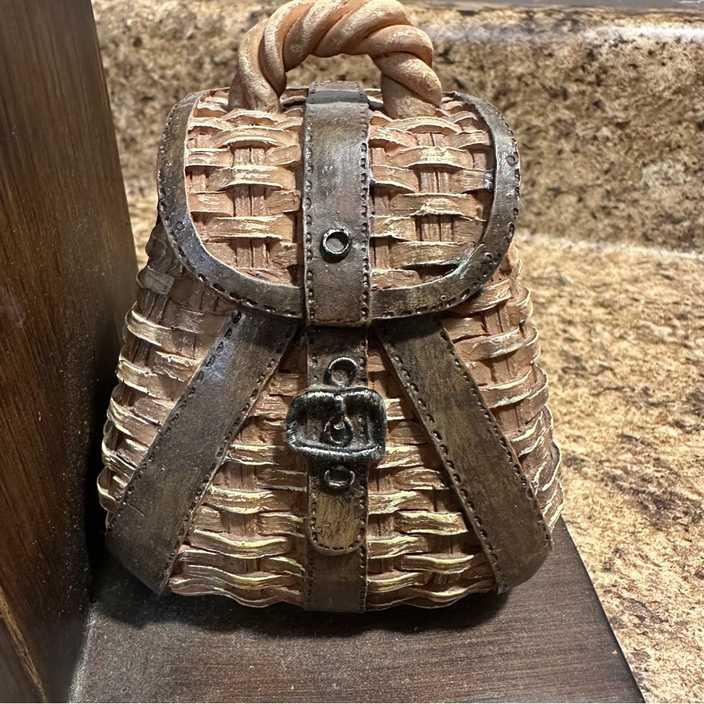 Resin Adirondack Woven Pack Basket / Fishing Creel Bookends - Picture 10 of 10